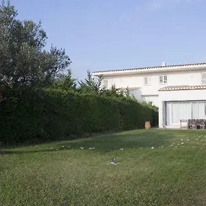 casa-con-encanto-y-jardin-amplio-en-cadaques.topcostabravahotels.com/
